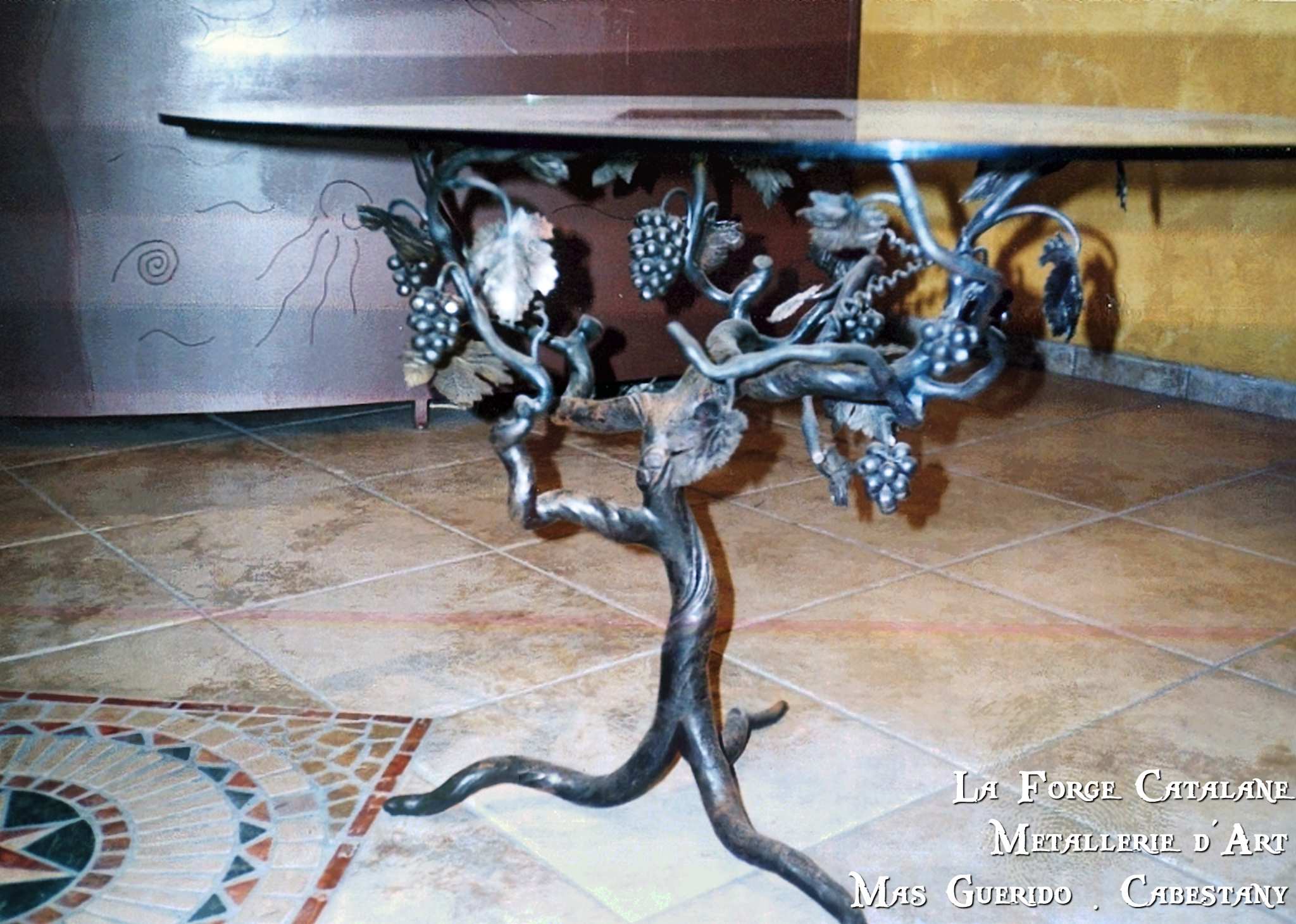 pied de table facon cep de vigne en fer  forge catalane.jpg